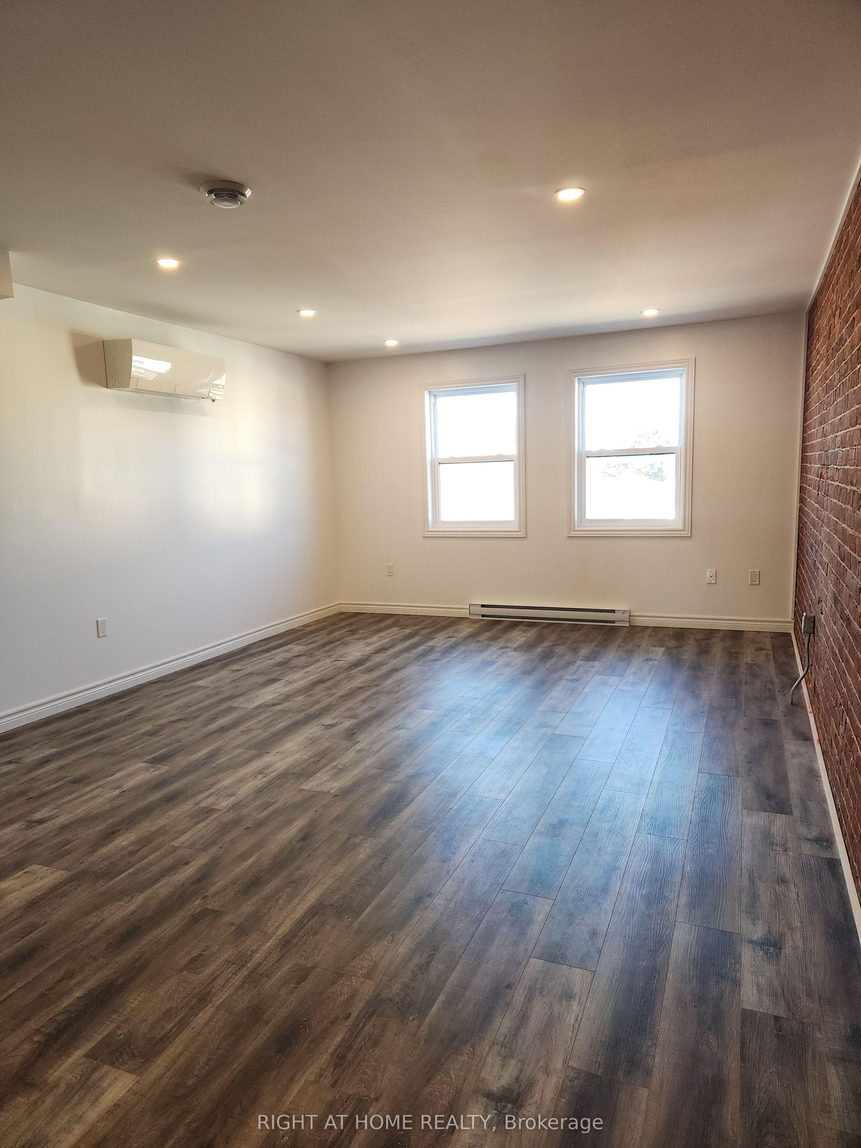 9 Queen Street W 203, Springwater, ON L0L 1P0