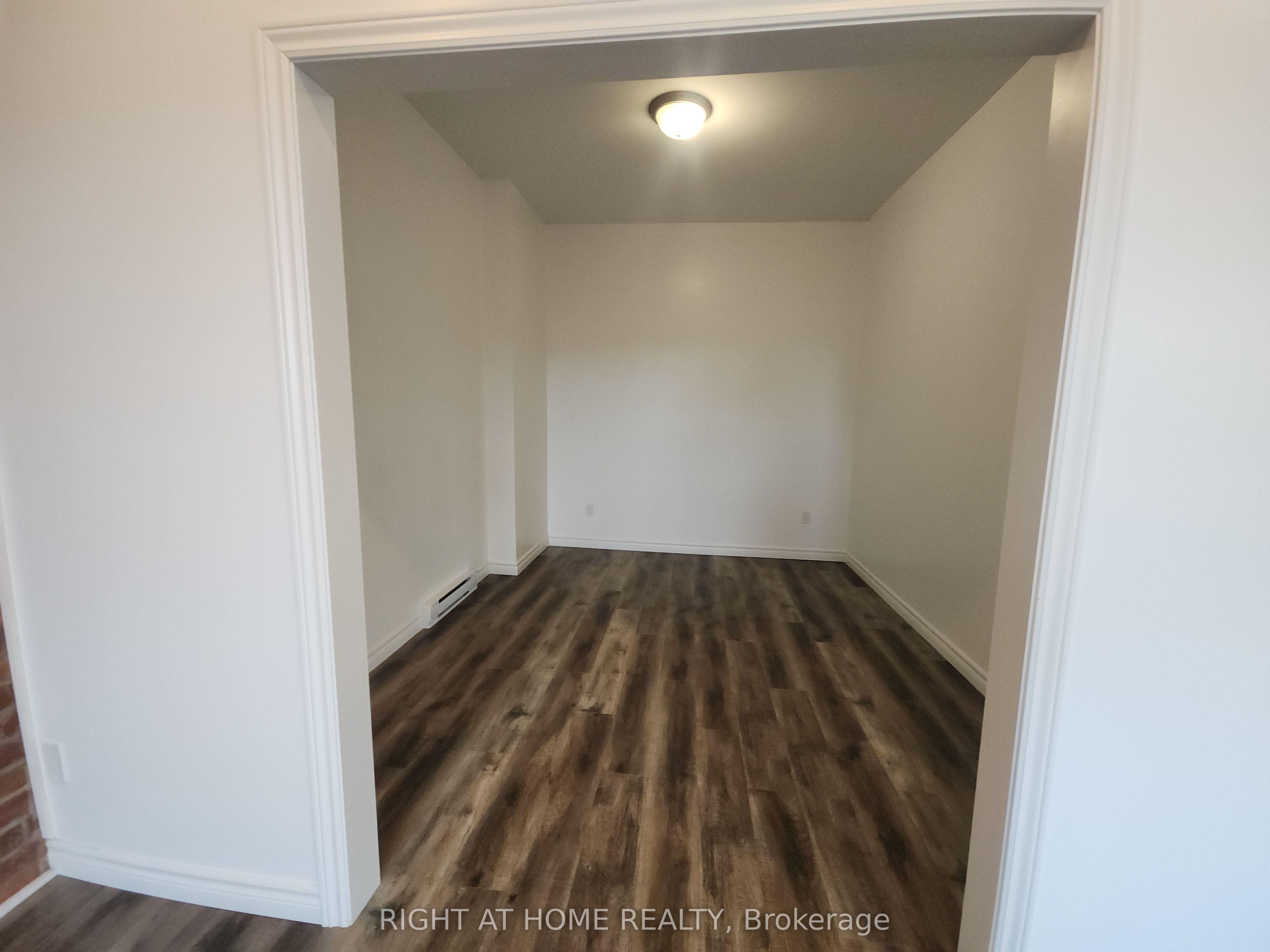 9 W Queen Street W 202, Springwater, ON L0L 1P0