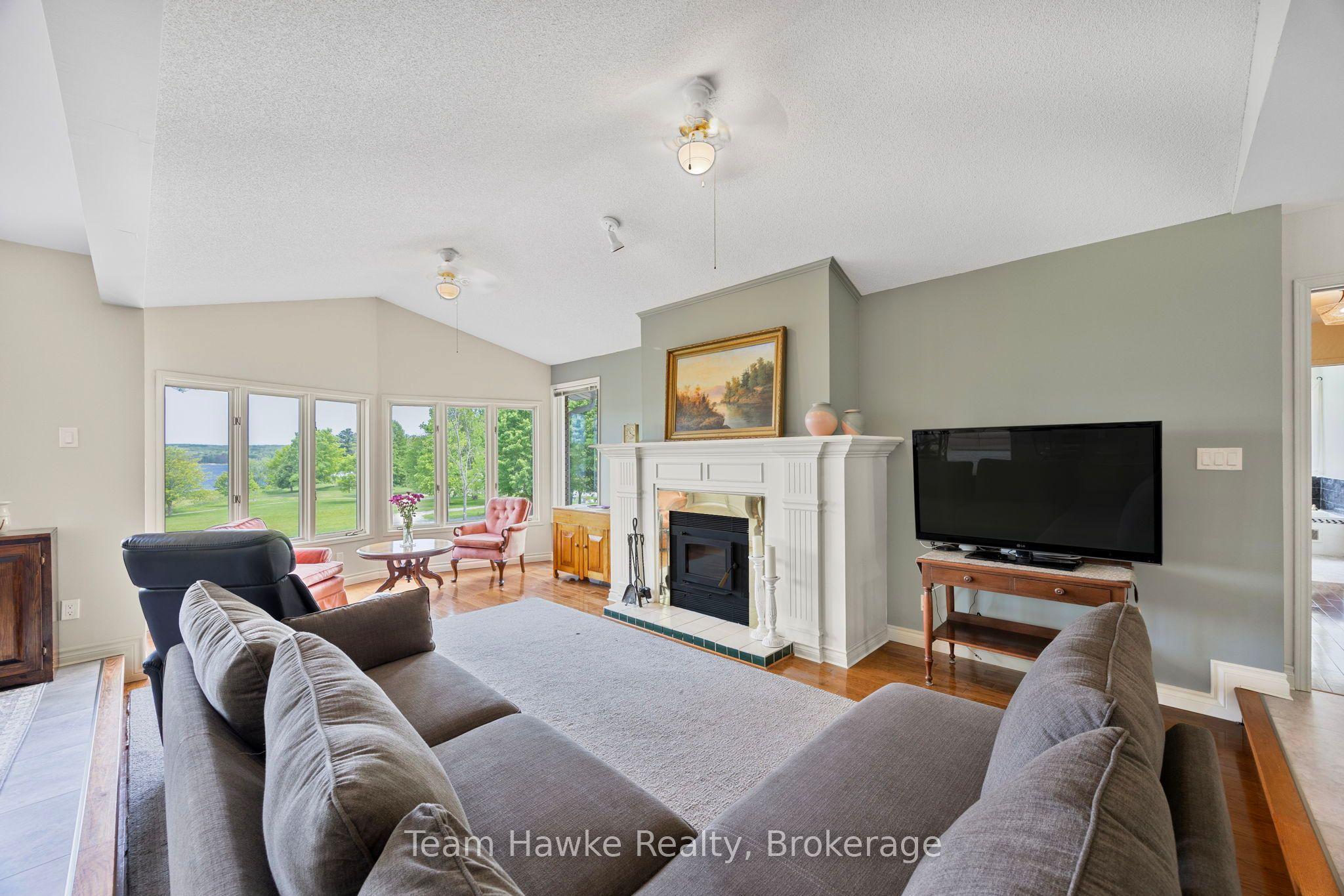 26 Jury Drive, Penetanguishene, ON L9M 1G1