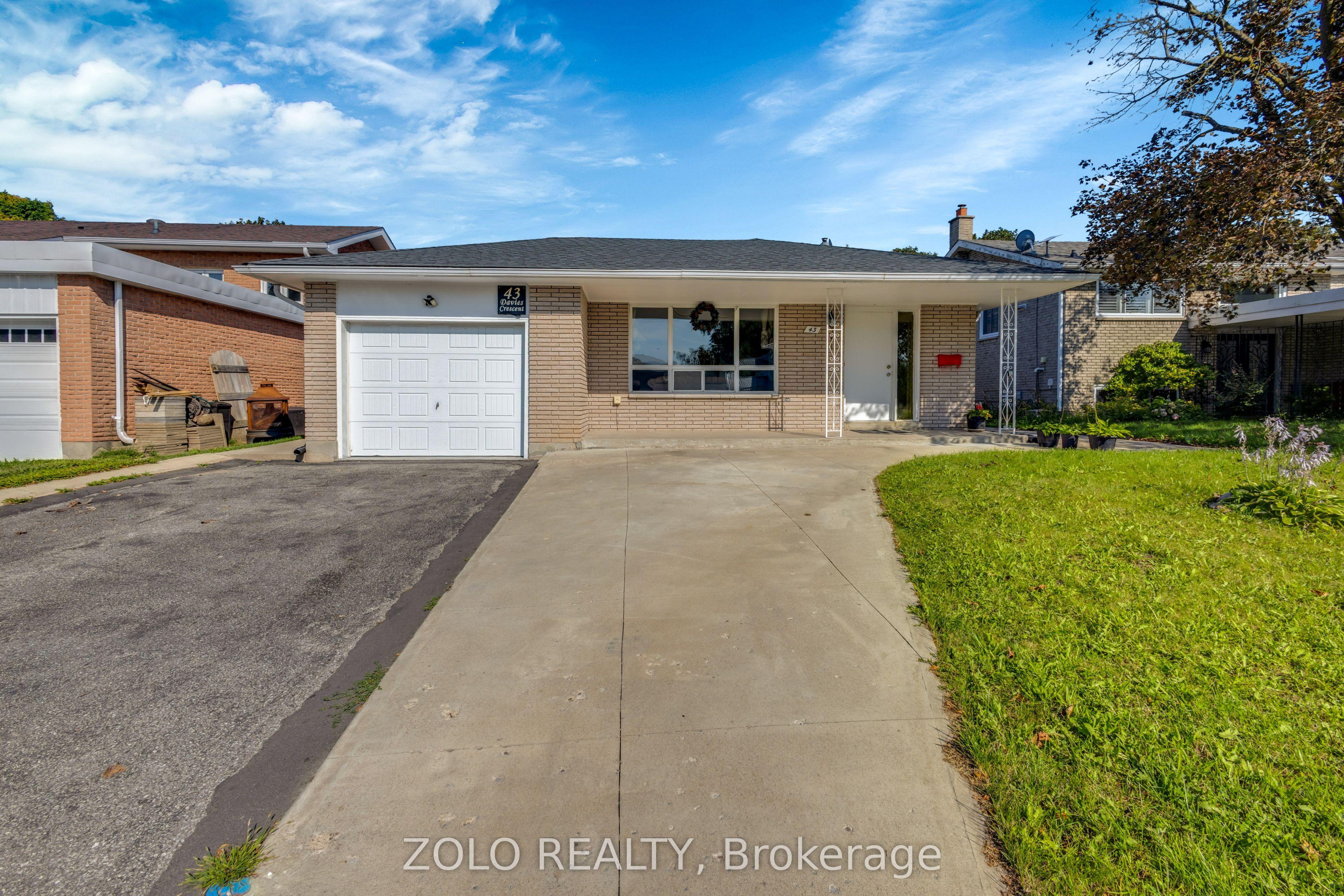 43 Davies Crescent, Barrie, ON L4M 2M4