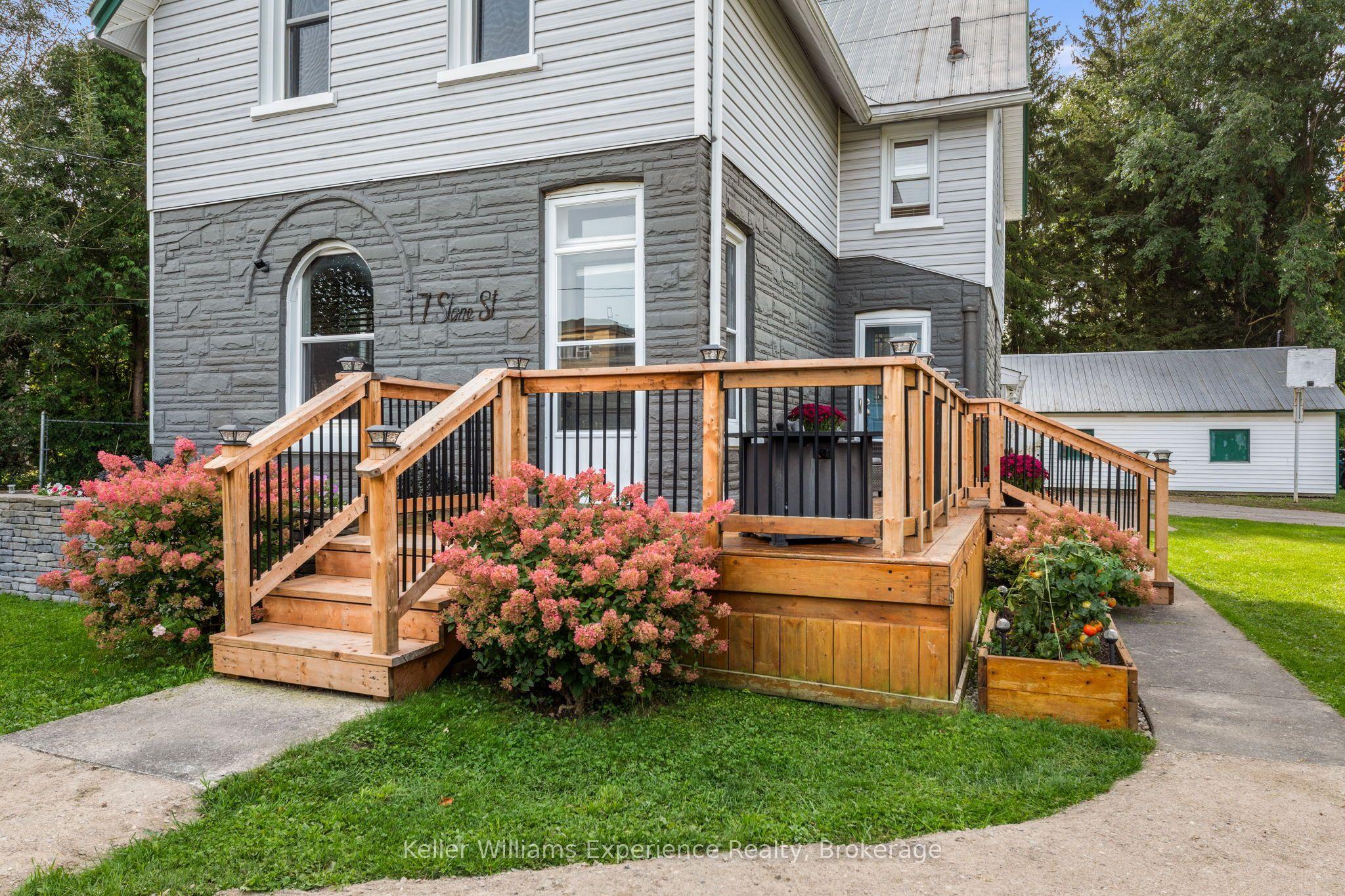 17 Stone Street, Springwater, ON L0L 1P0