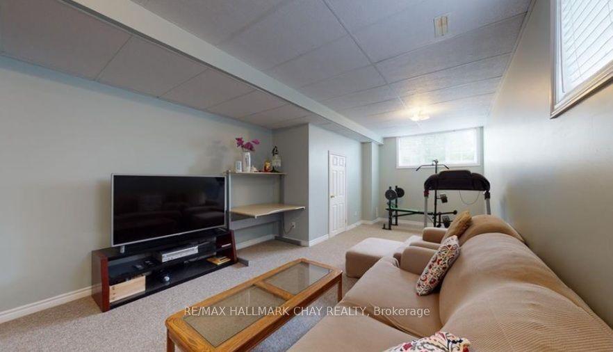 133 Monique Crescent lower level, Barrie, ON L4M 6Z3