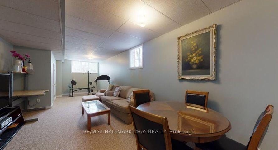 133 Monique Crescent lower level, Barrie, ON L4M 6Z3