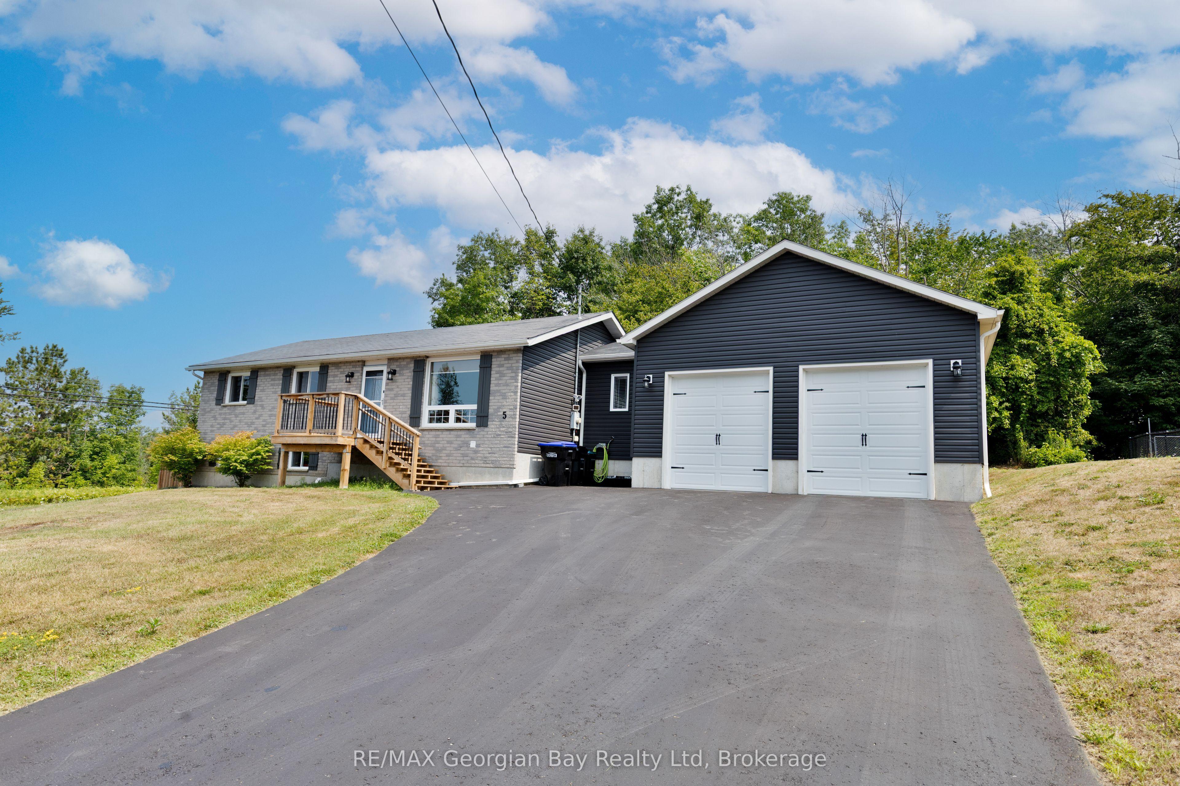 5 Easton Avenue, Tay, ON L0K 1R0