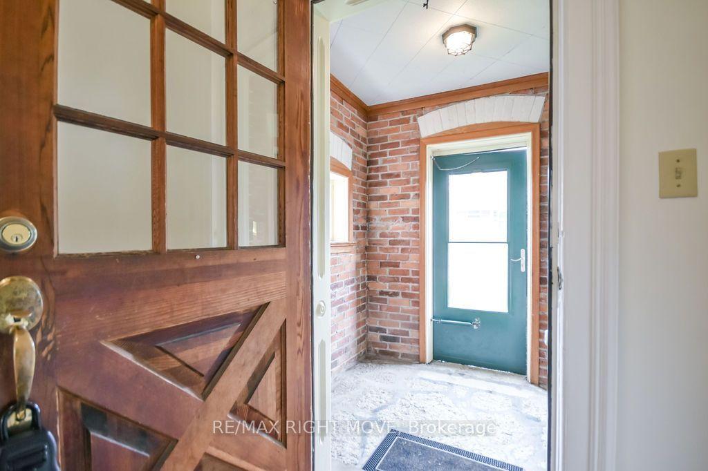 129 Coldwater Road W, Orillia, ON L3V 3L5