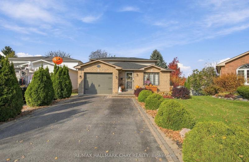 24 RUNDLE Crescent, Barrie, ON L4N 8E7