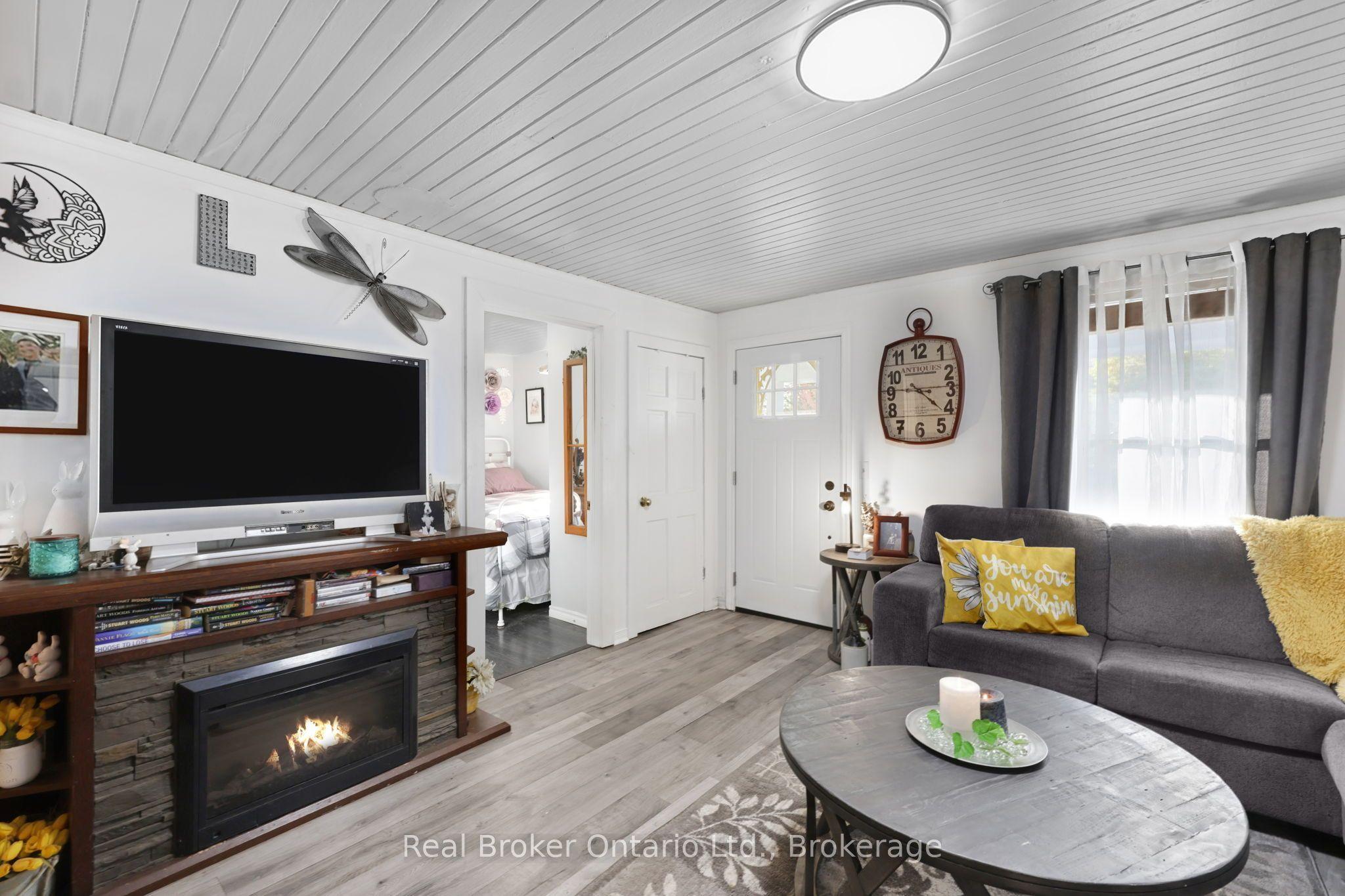 8 Albert Street E, Springwater, ON L0L 1V0