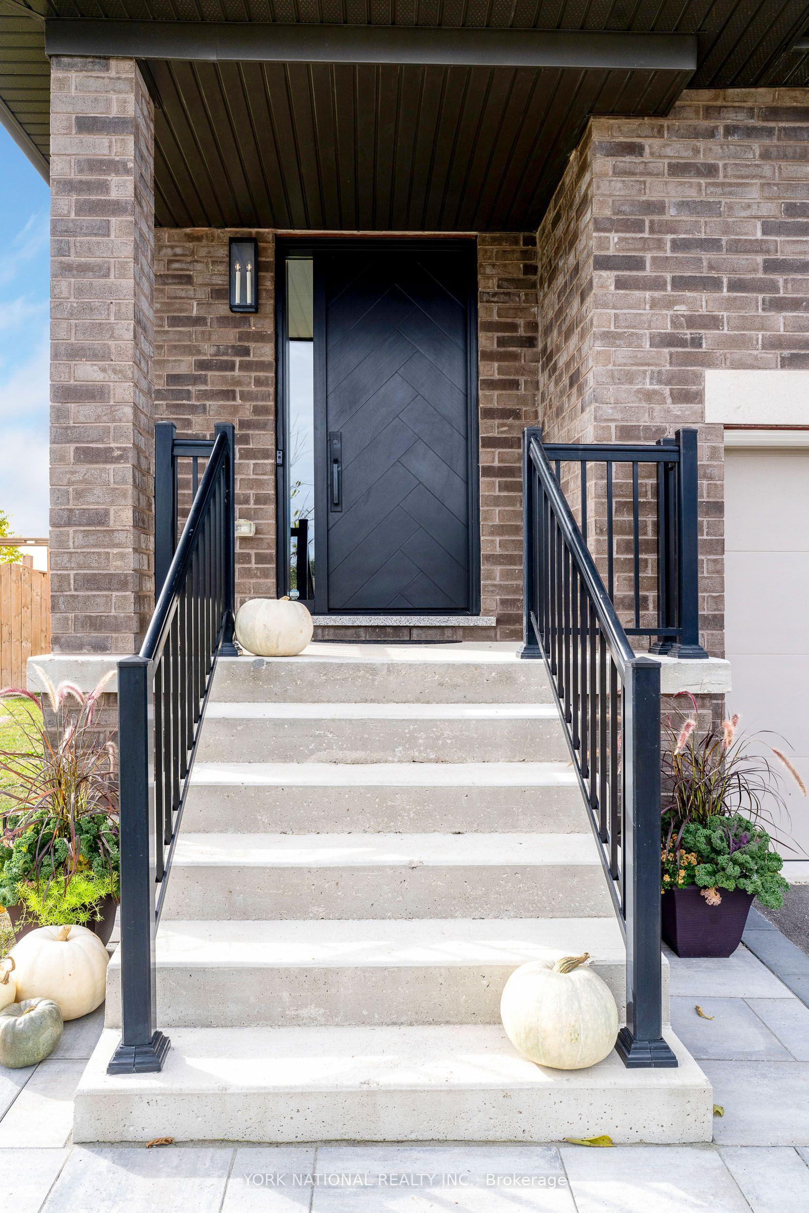 2 Lisa Street, Wasaga Beach, ON L9Z 0K8
