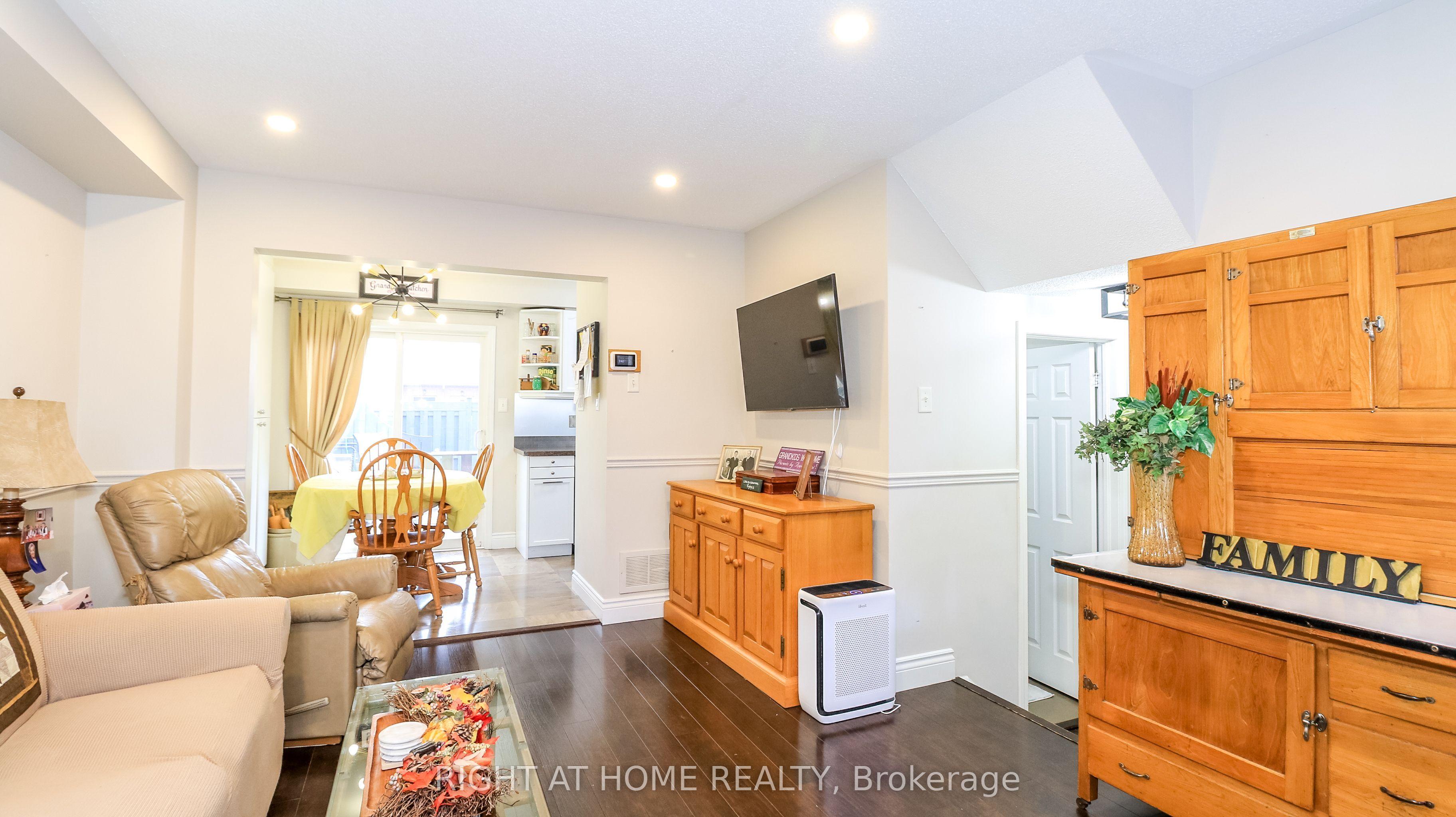 83 Pringle Drive, Barrie, ON L4N 0R4