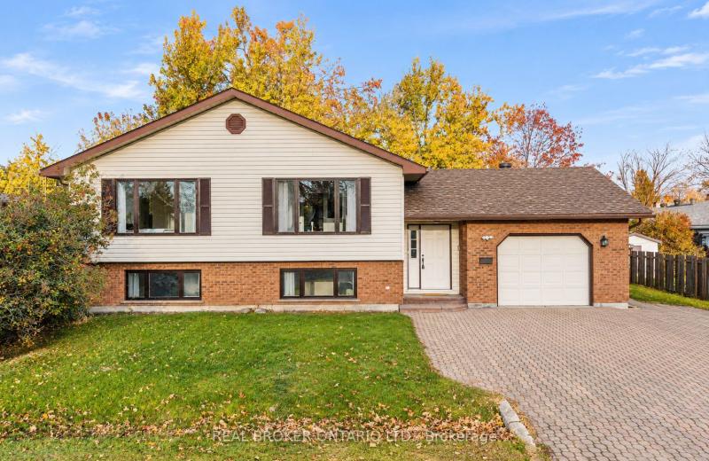 2 Leach Street, Orillia, ON L3V 5N7