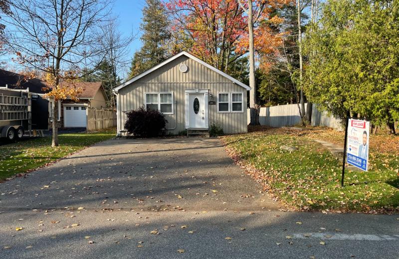 48 49th Street N, Wasaga Beach, ON L9Z 1Y1