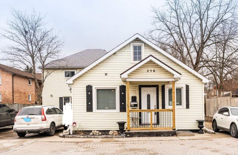 256 Dunlop Street W 1, Barrie, ON P0A 1C0