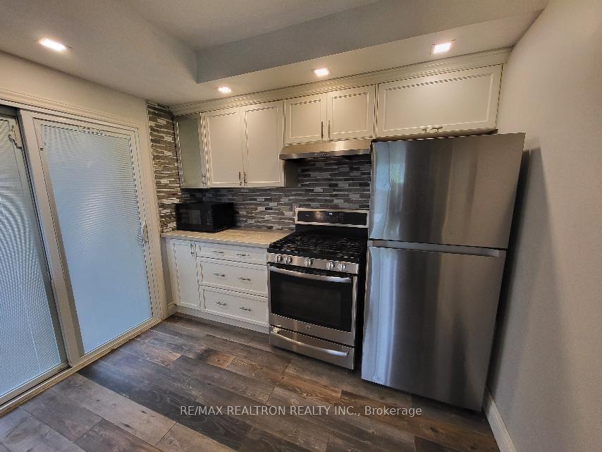 256 Dunlop Street W 1, Barrie, ON P0A 1C0