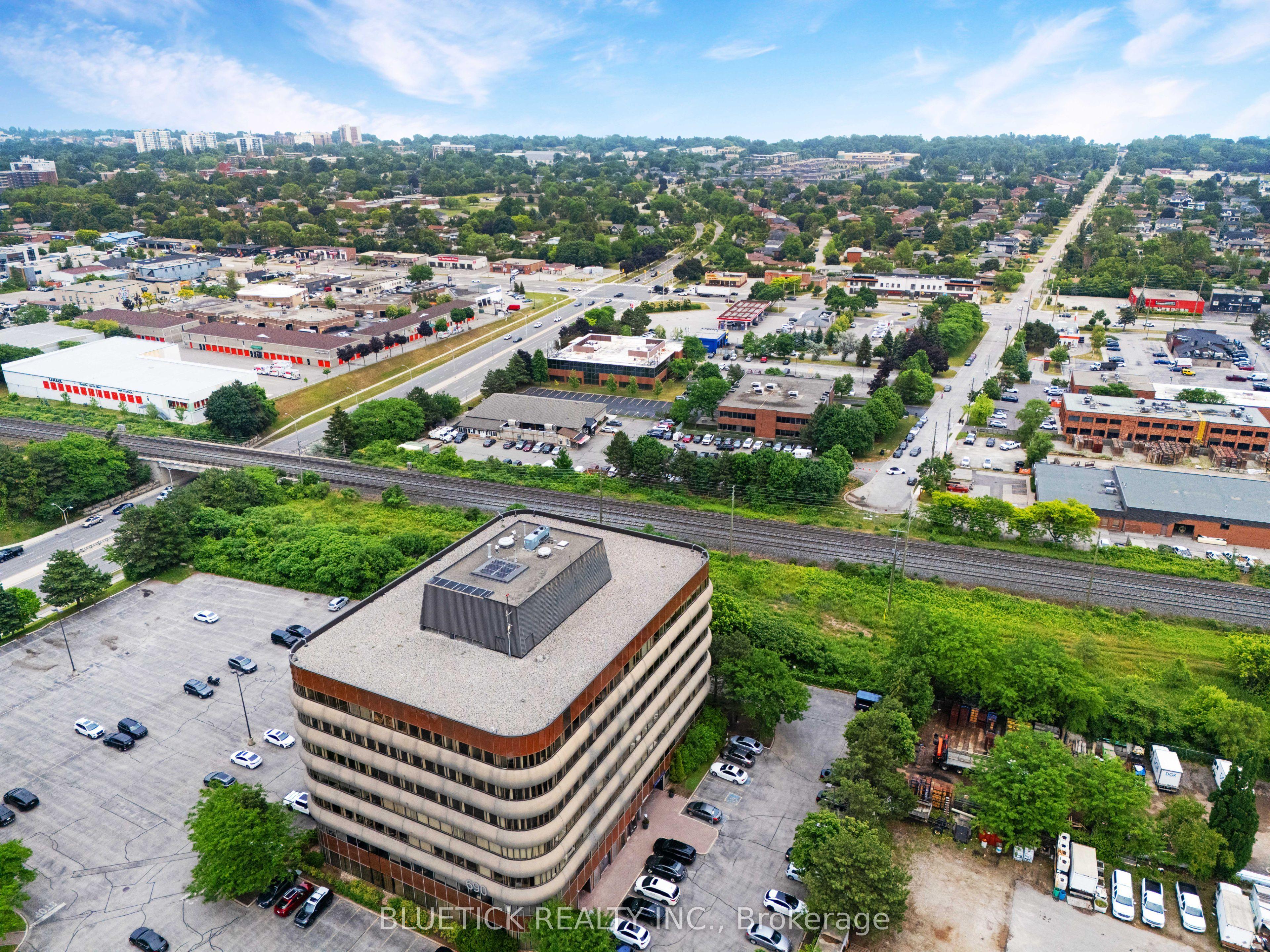 710 Dorval Drive 600-13, Oakville, ON L6K 3V7
