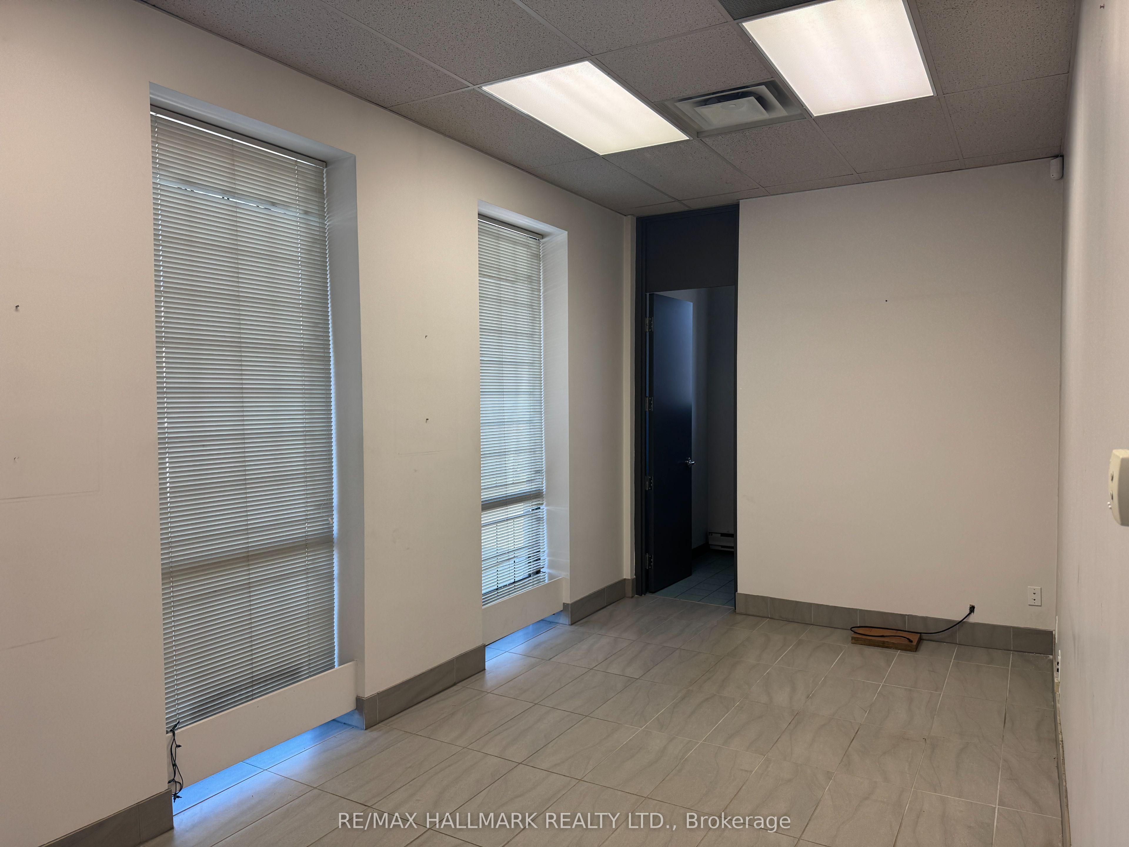 25 Vanley Crescent 2A, Toronto, ON M3J 2B7