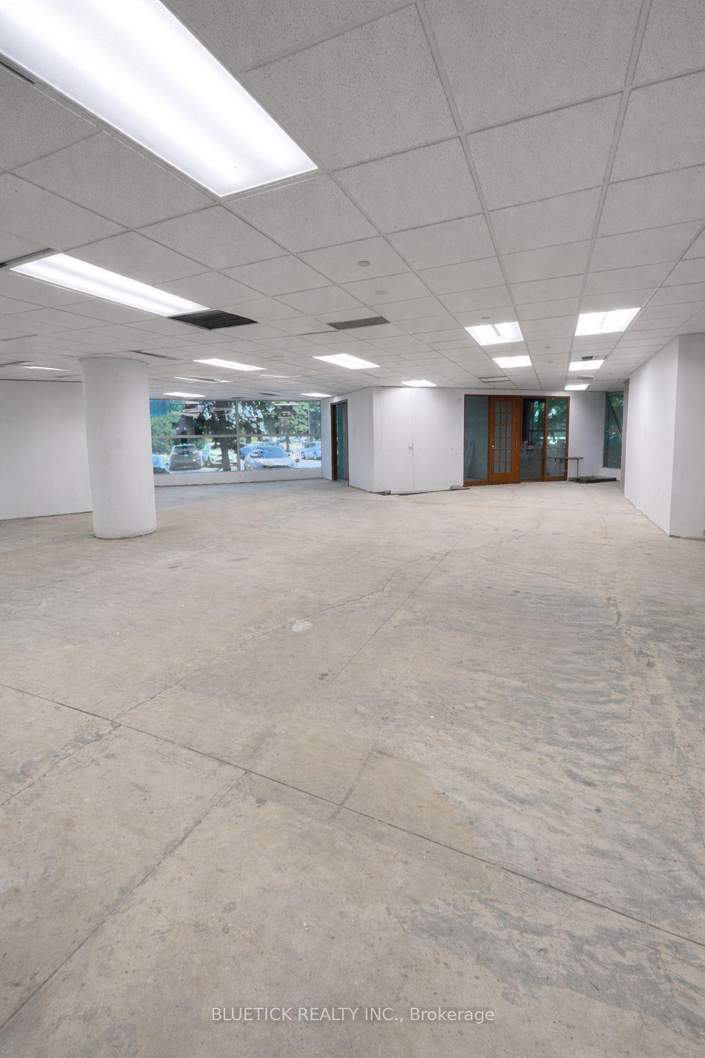 5500 North Service Road 100, Burlington, ON L7L 6W6
