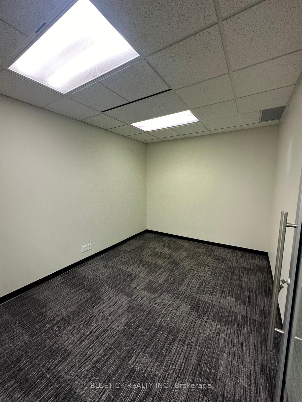 5500 North Service Road 202, Burlington, ON L7L 6W6