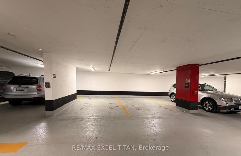 25 Neighbourhood Lane P2-B34, Toronto, ON M8Y 0C4