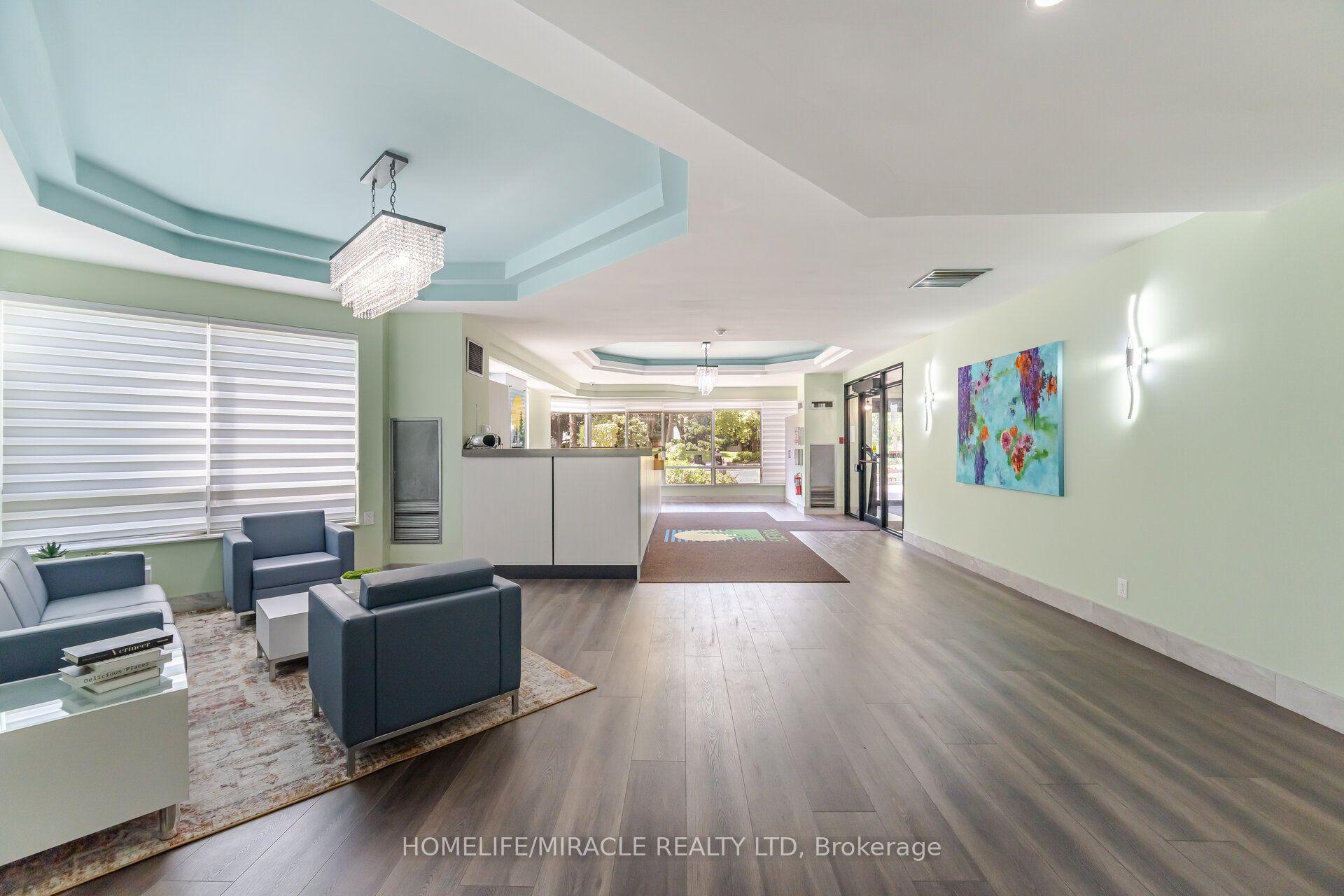 26 Hanover Road 401, Brampton, ON L6S 4T2