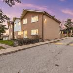 10 Grandravine Drive 5, Toronto, ON M3J 1B1