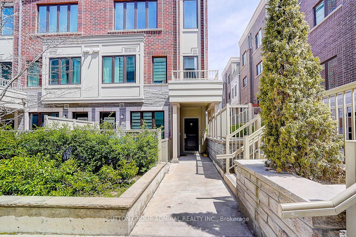 85 Eastwood Park Gardens 18, Toronto, ON M8W 0B9