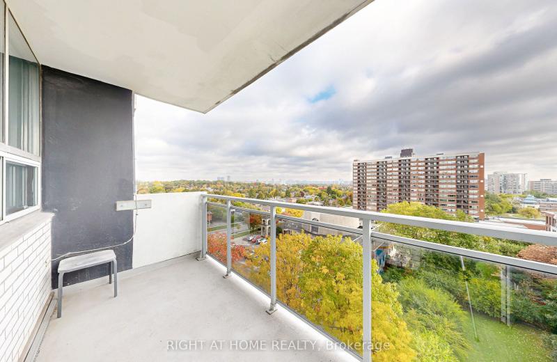 151 LaRose Avenue E 907, Toronto, ON M9P 1B3