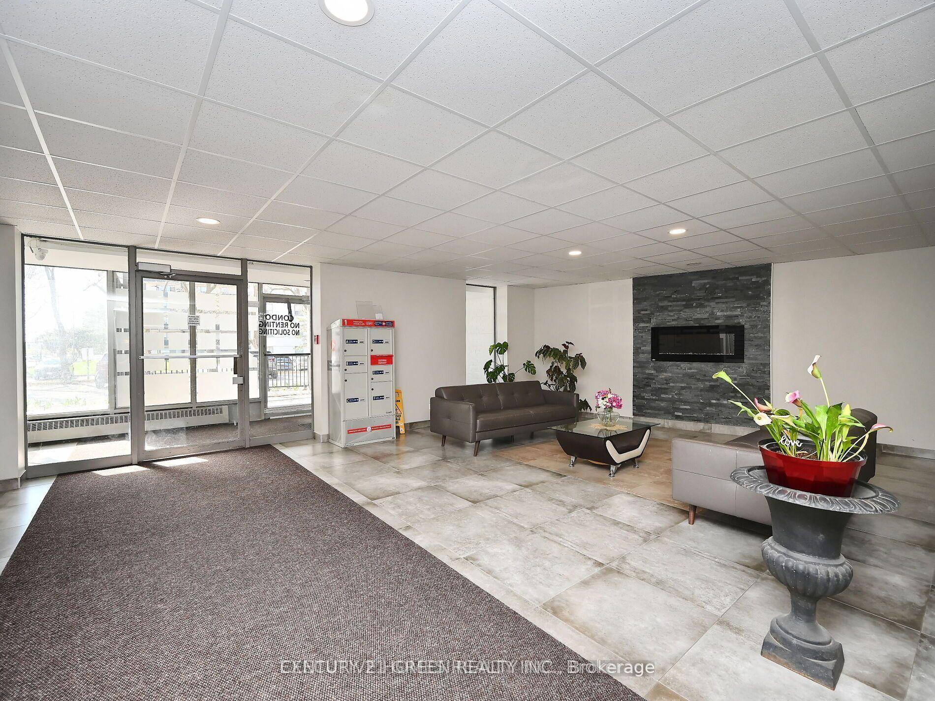 3065 Queen Frederica Drive 902, Mississauga, ON L4Y 3A3