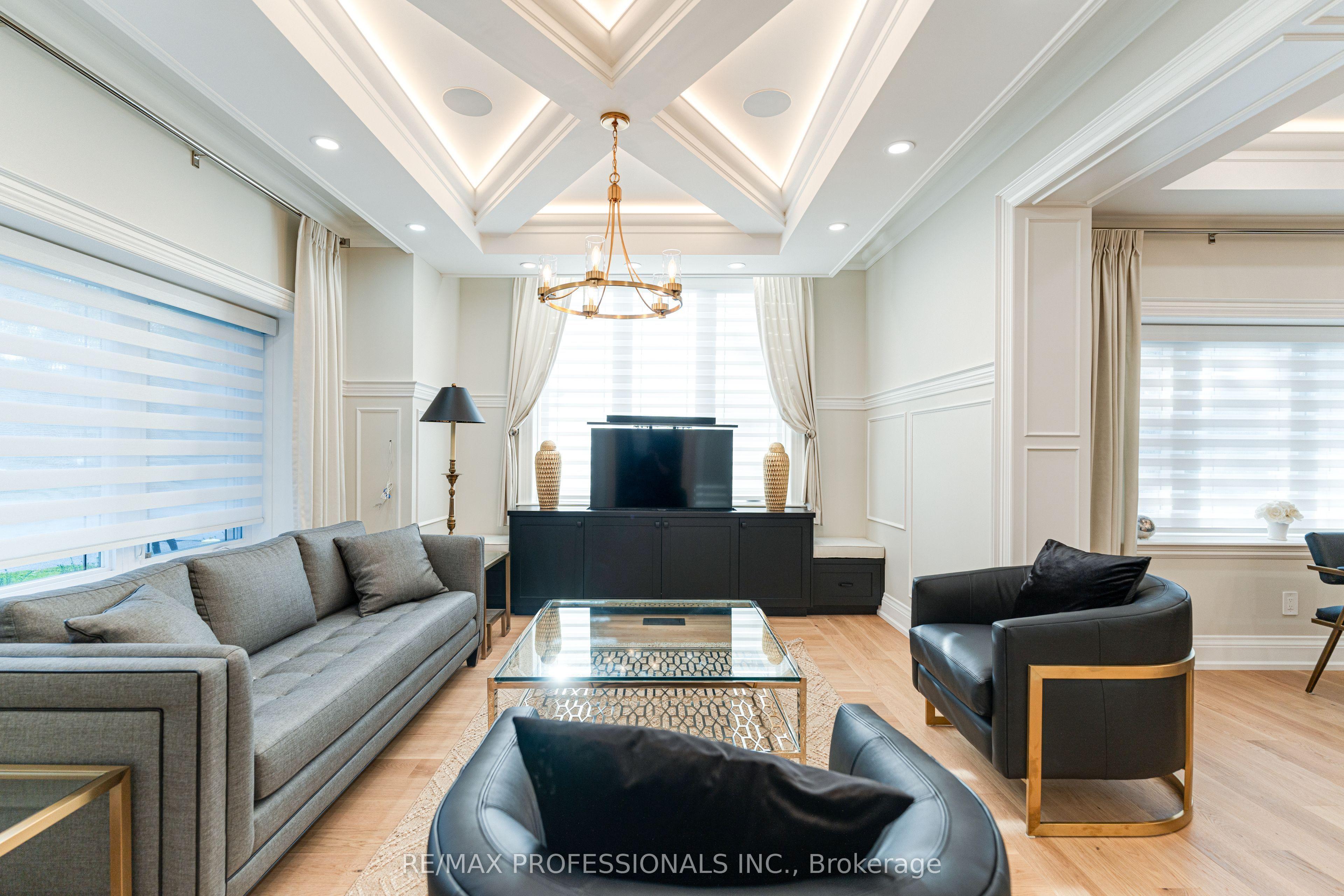 161 The Kingsway, Toronto, ON M8X 2V5