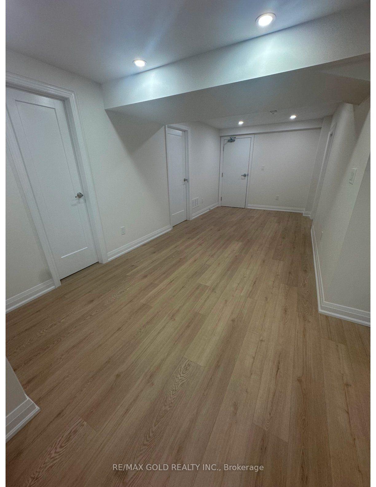 18 Hullen Crescent Lower level, Toronto, ON M9W 7C1