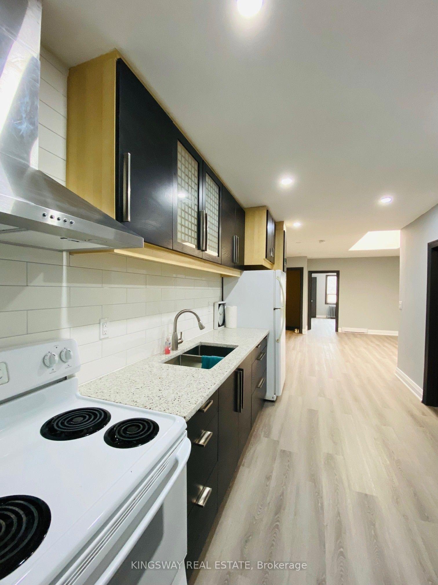 769A The Queensway, Toronto, ON M8Z 1N1