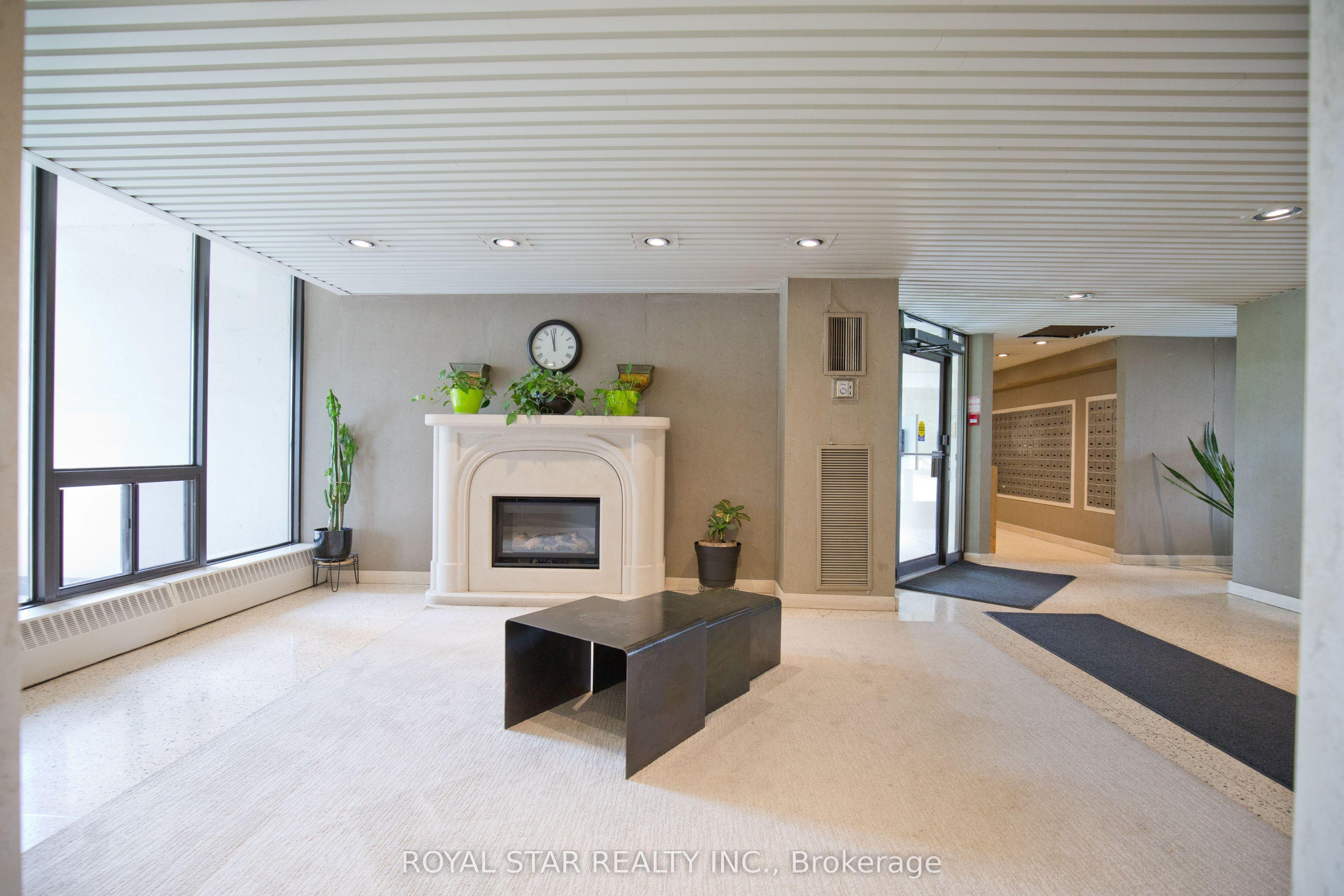 1535 Lakeshore Road E 1607, Mississauga, ON L5E 3E2