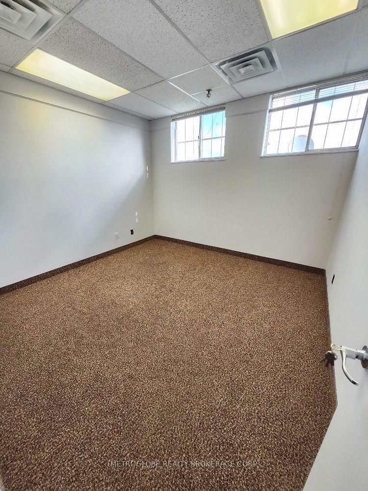 2399 Cawthra Road 204A, Mississauga, ON L5A 2W9