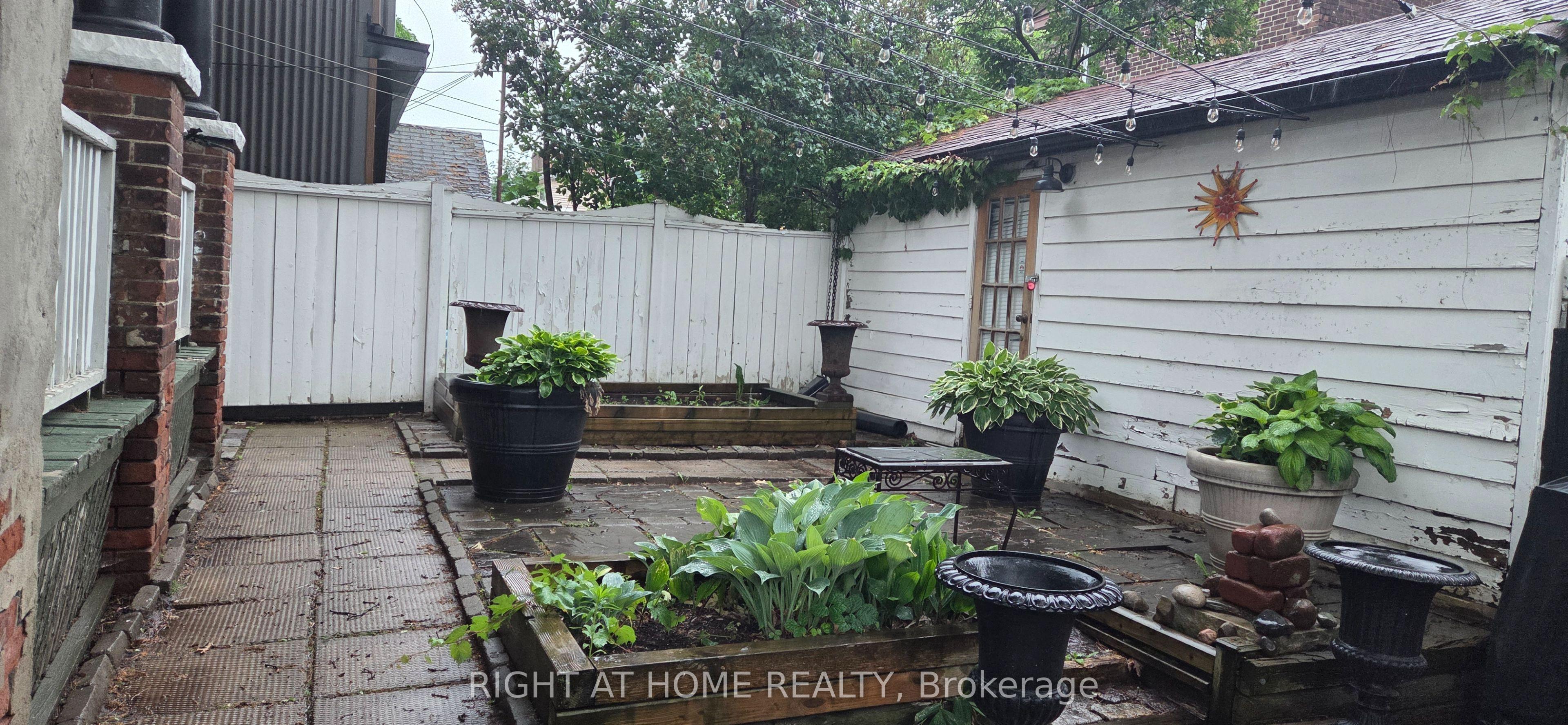 179 Gilmour Avenue, Toronto, ON M6P 3B2