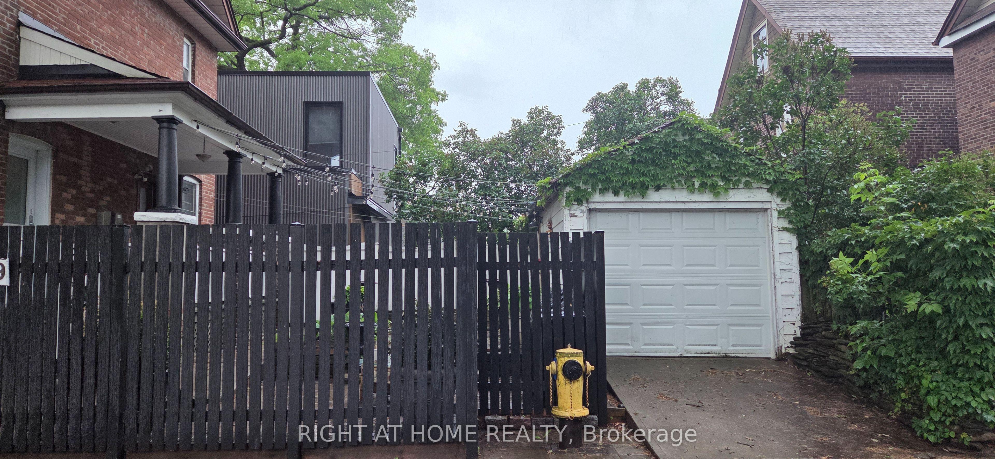 179 Gilmour Avenue, Toronto, ON M6P 3B2