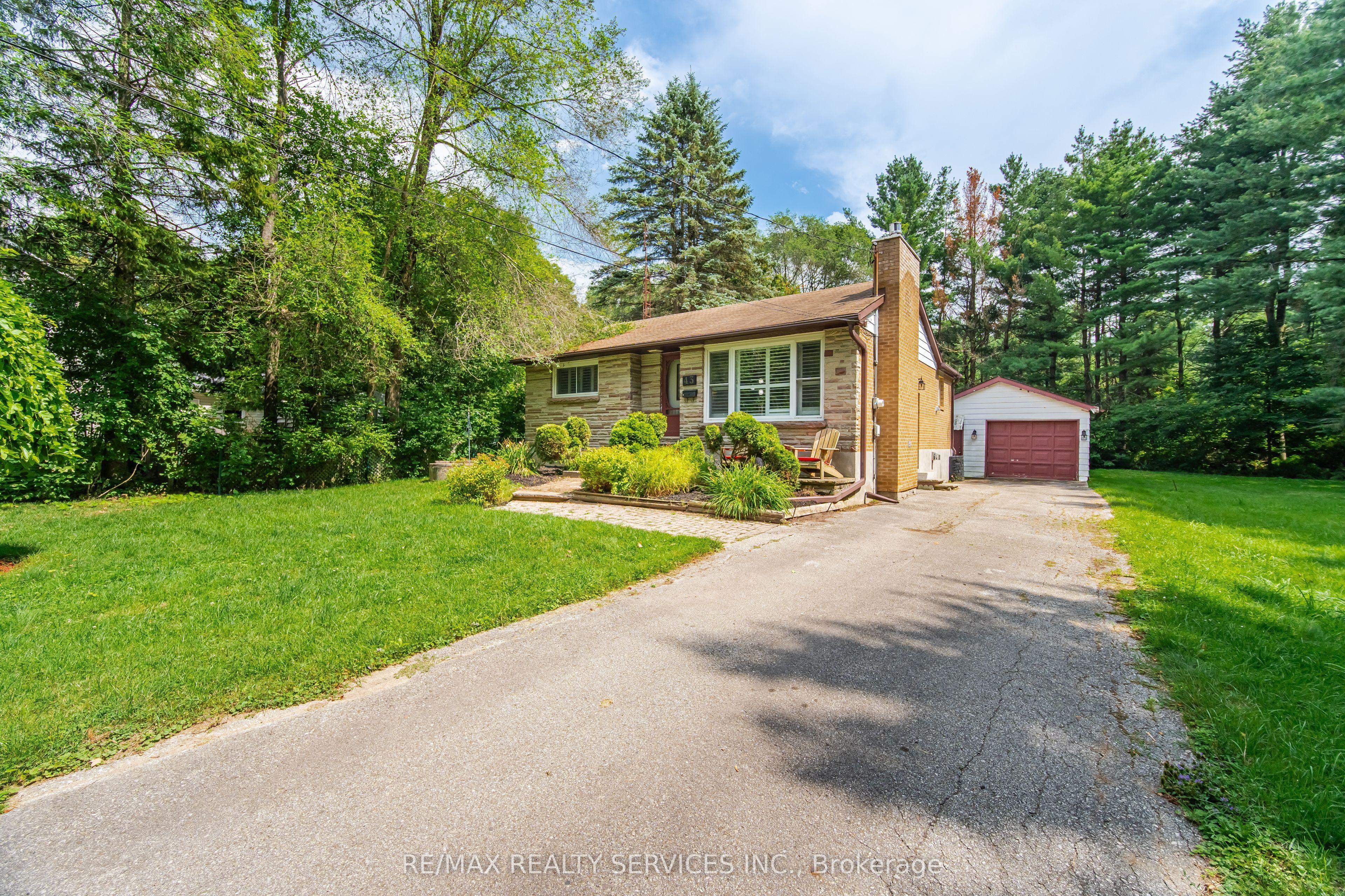 43 Maple Avenue, Caledon, ON L7C 1J5
