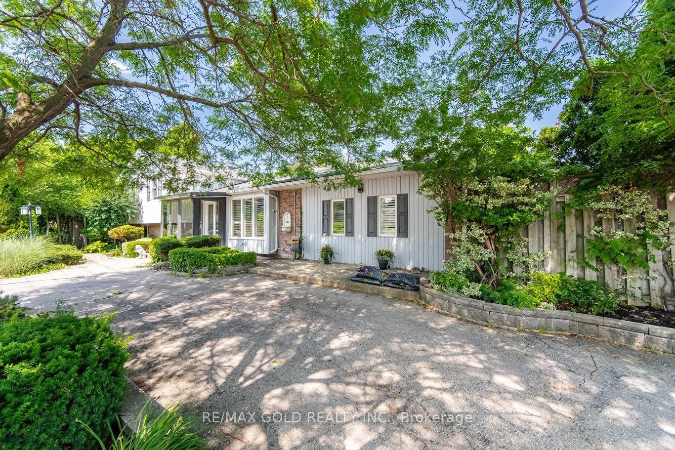 2395 Stillmeadow Road, Mississauga, ON L5B 2A8