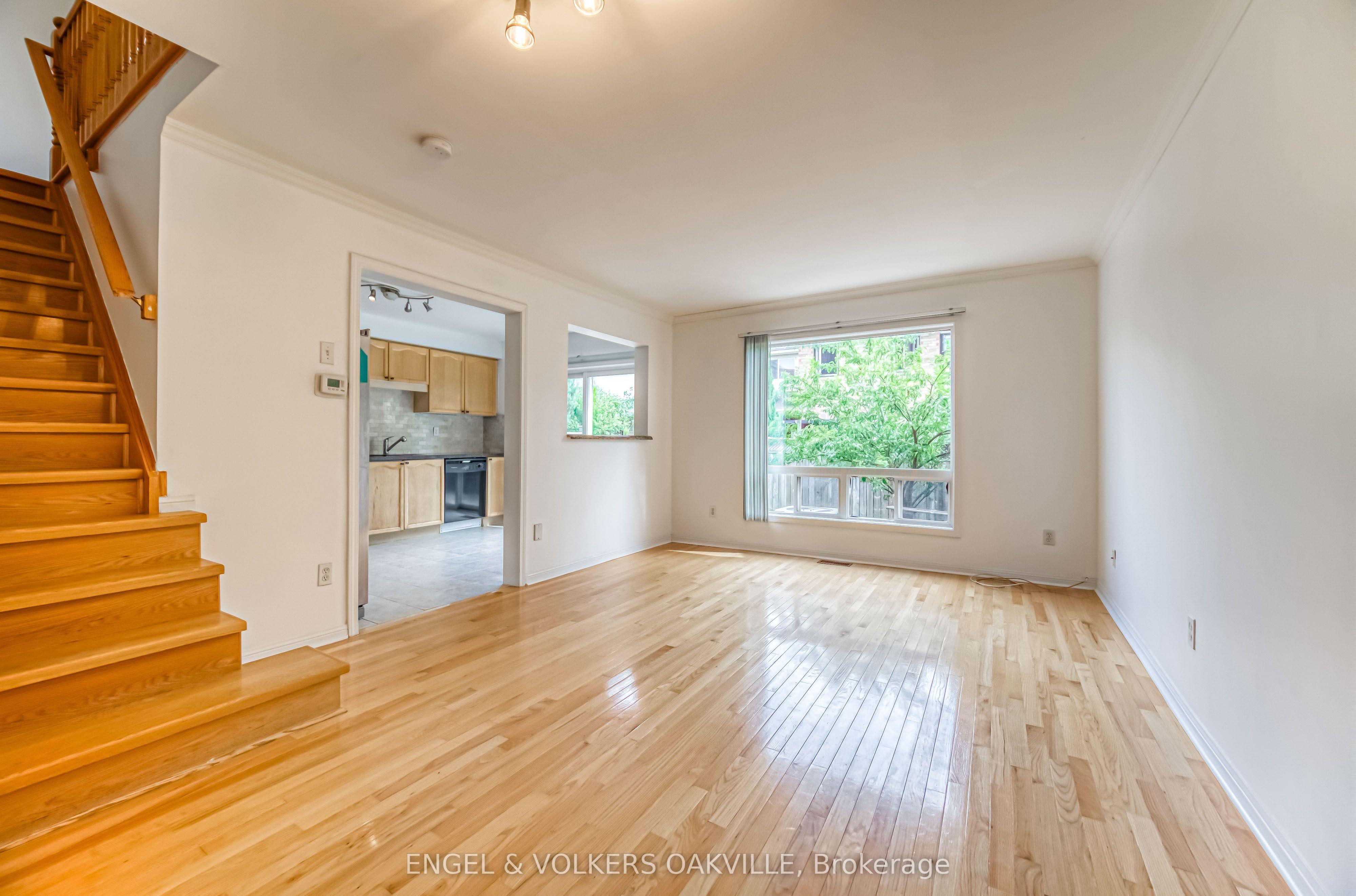 1121 Barclay Circle, Milton, ON L9T 5W4