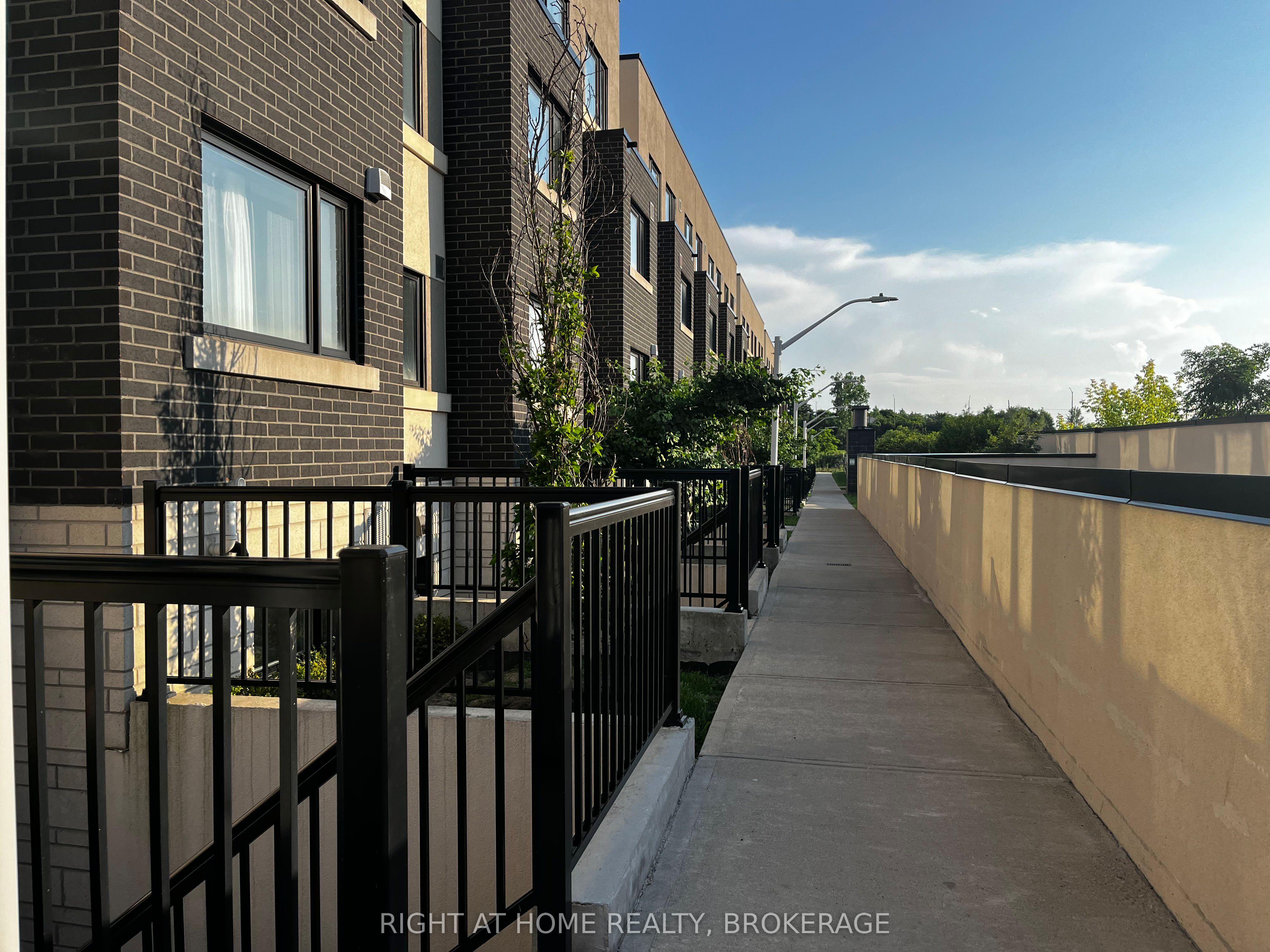 1139 Cooke Boulevard 319, Burlington, ON L7T 0C3