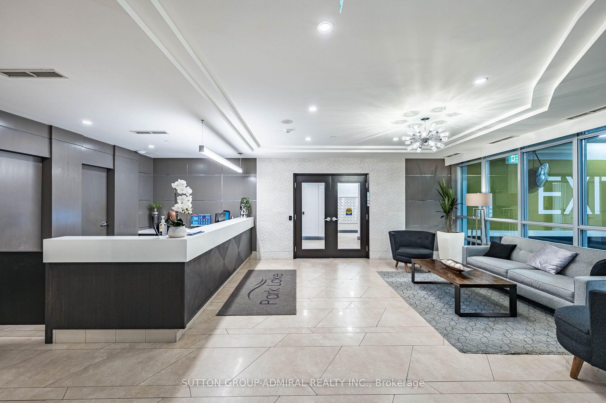 1900 Lake Shore Boulevard W 803, Toronto, ON M6S 1A4