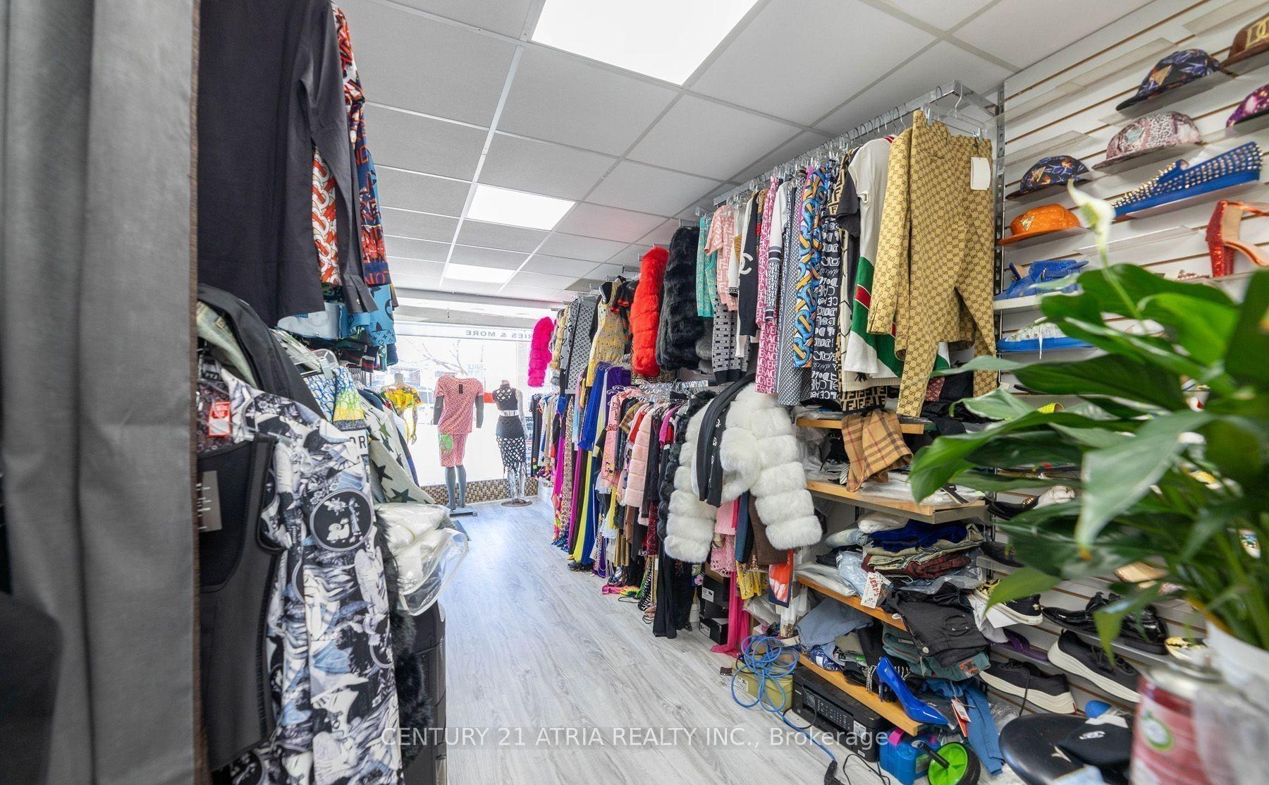 1085 Weston Road, Toronto, ON M6N 3S3