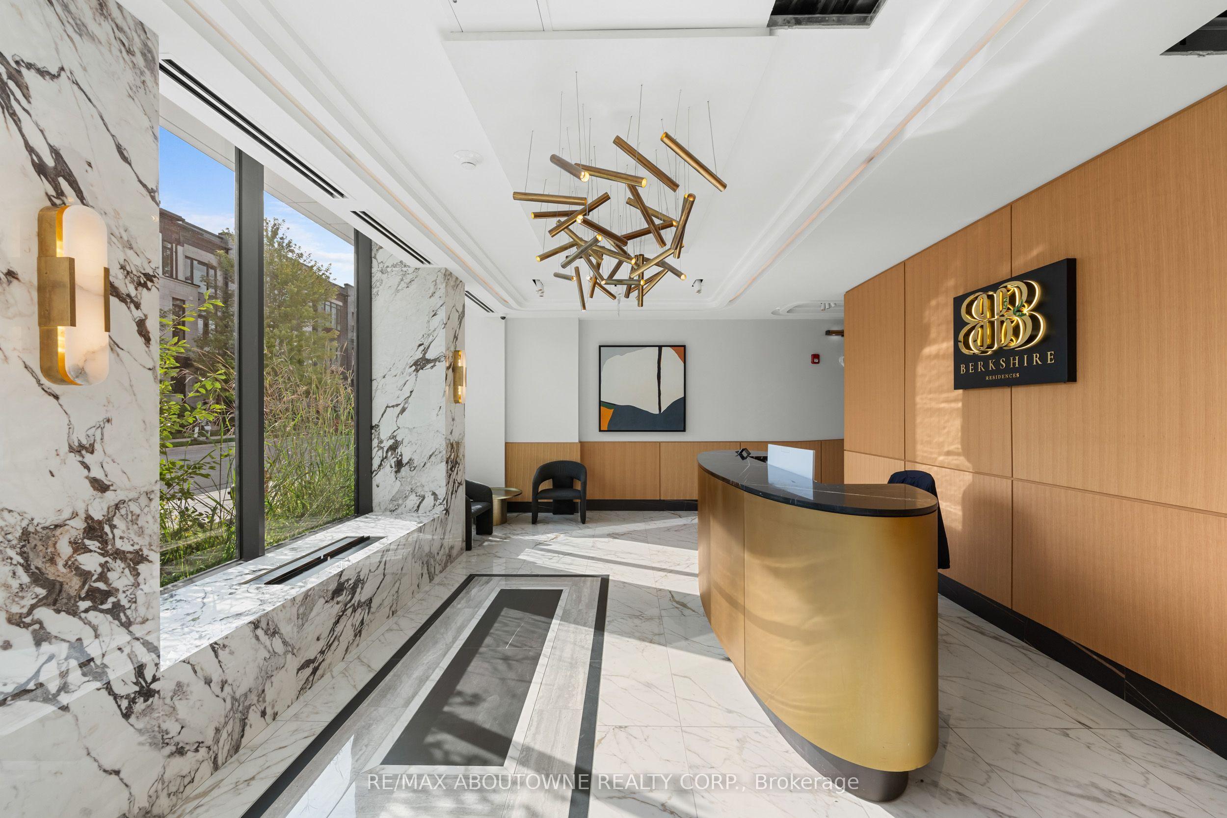123 Maurice Drive 214, Oakville, ON L6K 2W6