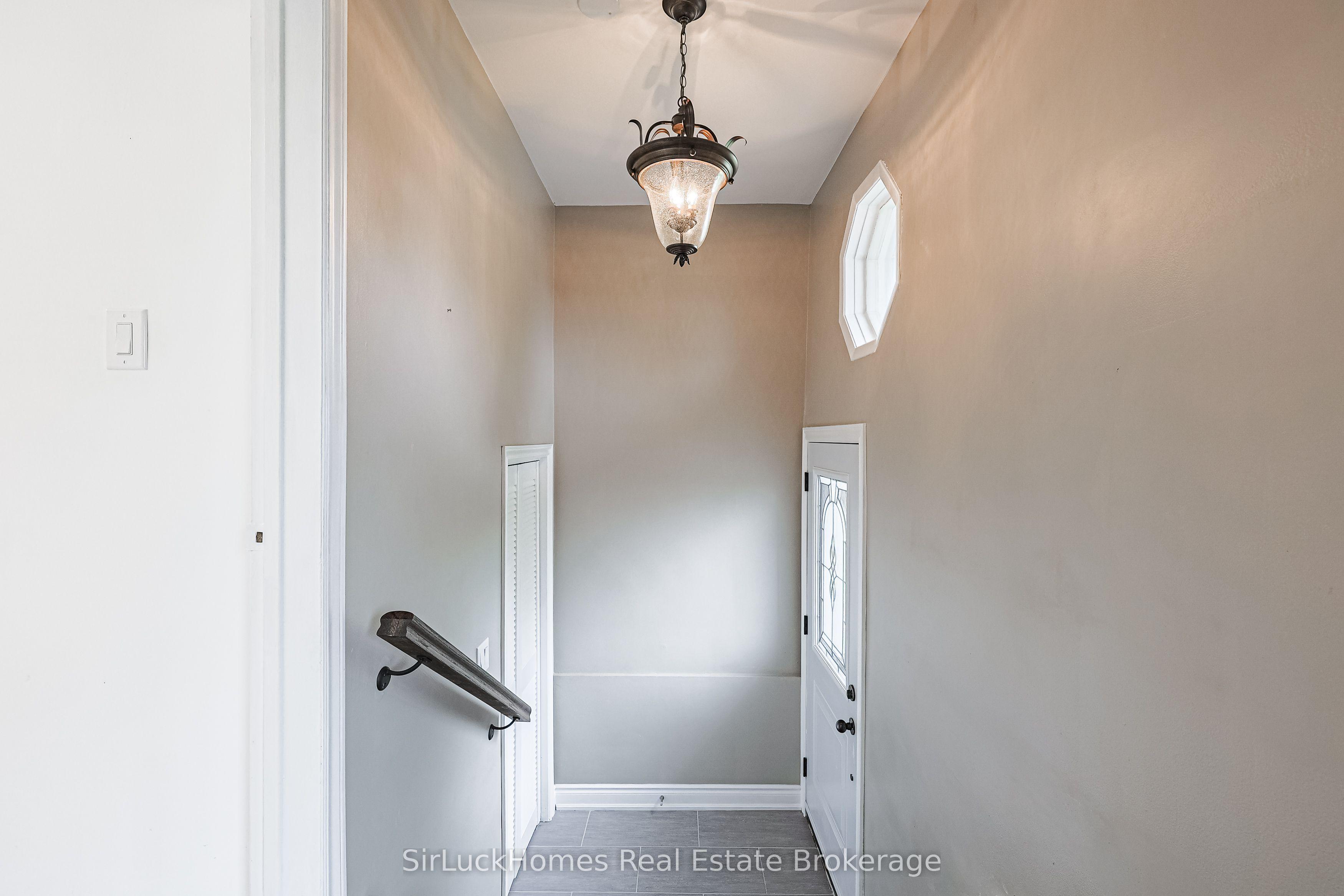 52 Dellbrook Crescent, Toronto, ON M9L 1E2