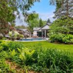 66 Thorncrest Road, Toronto, ON M9A 1S9