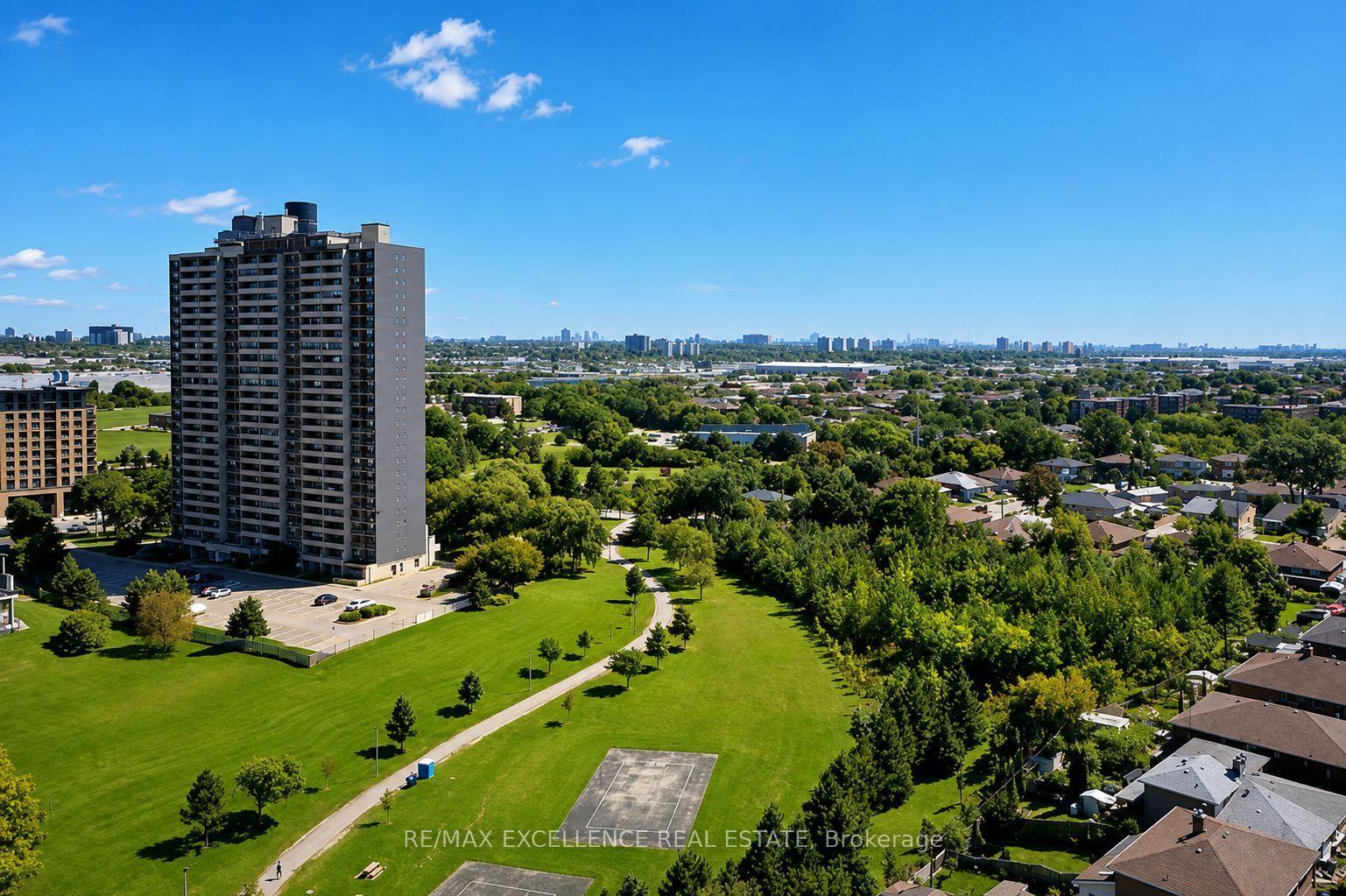 3390 Weston Road 2105, Toronto, ON M9M 2X3