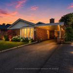 5 Hallow Crescent, Toronto, ON M9W 2V8