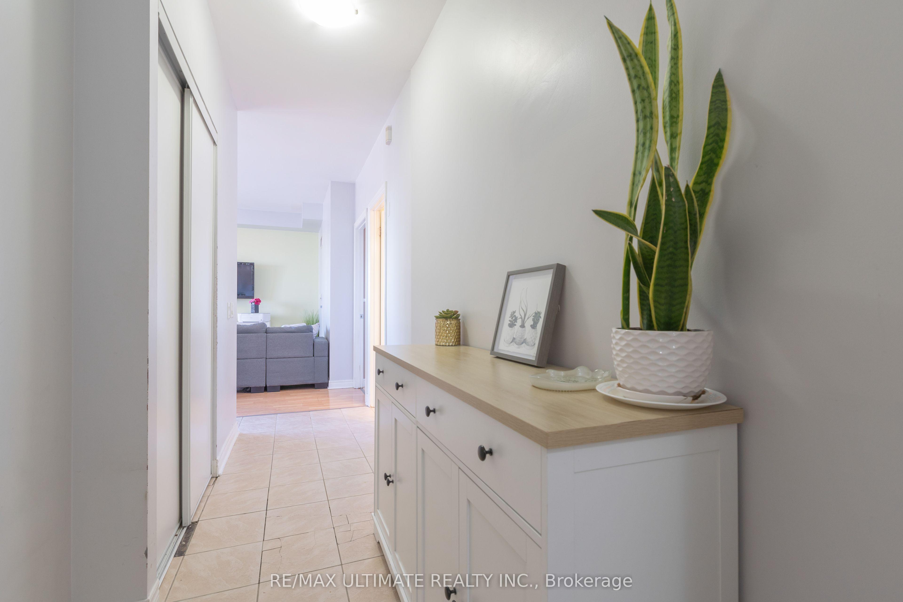 1415 Lawrence Avenue W 406, Toronto, ON M6L 1A9