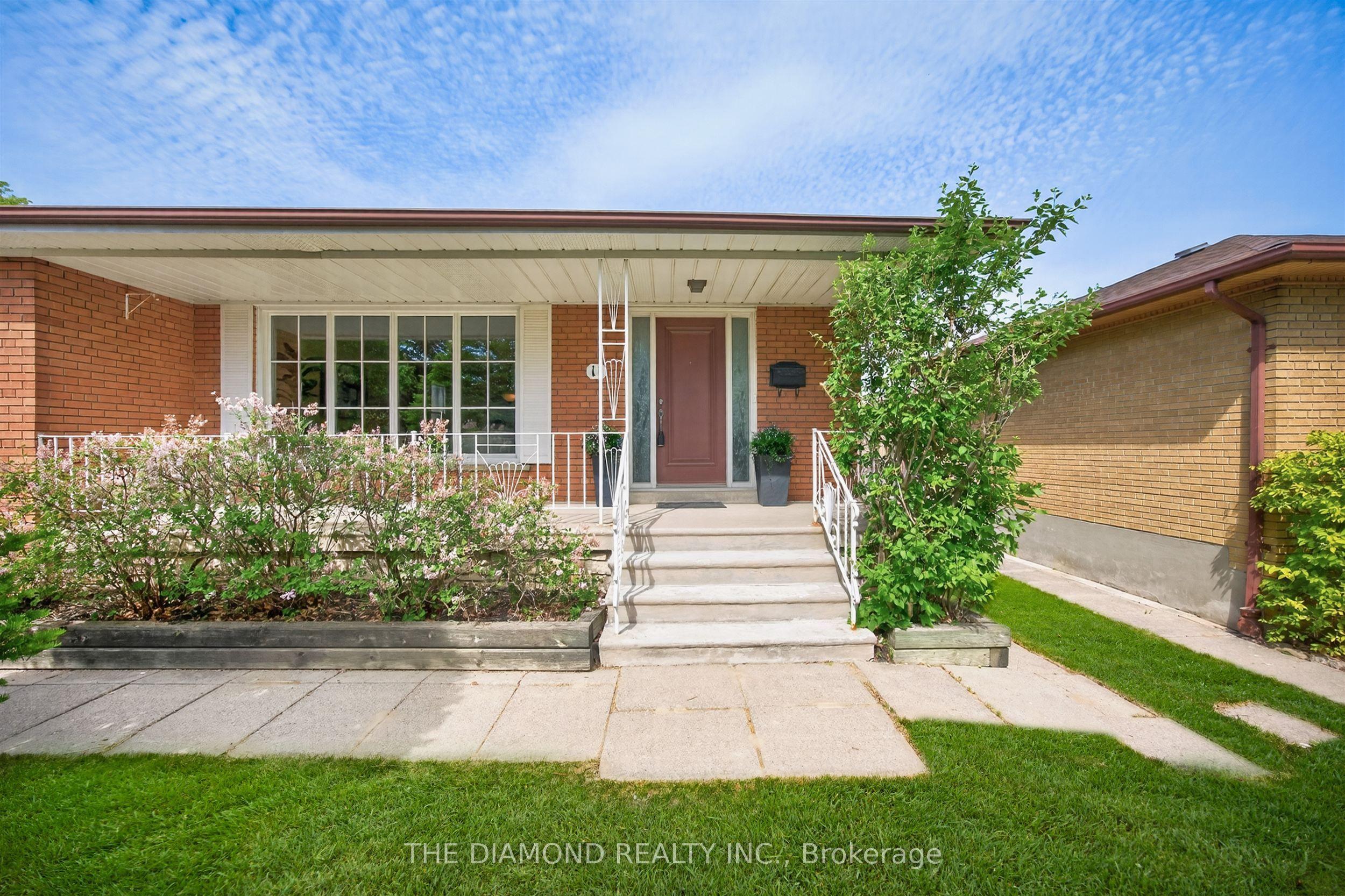 11 Swordbill Drive, Toronto, ON M9A 4V3