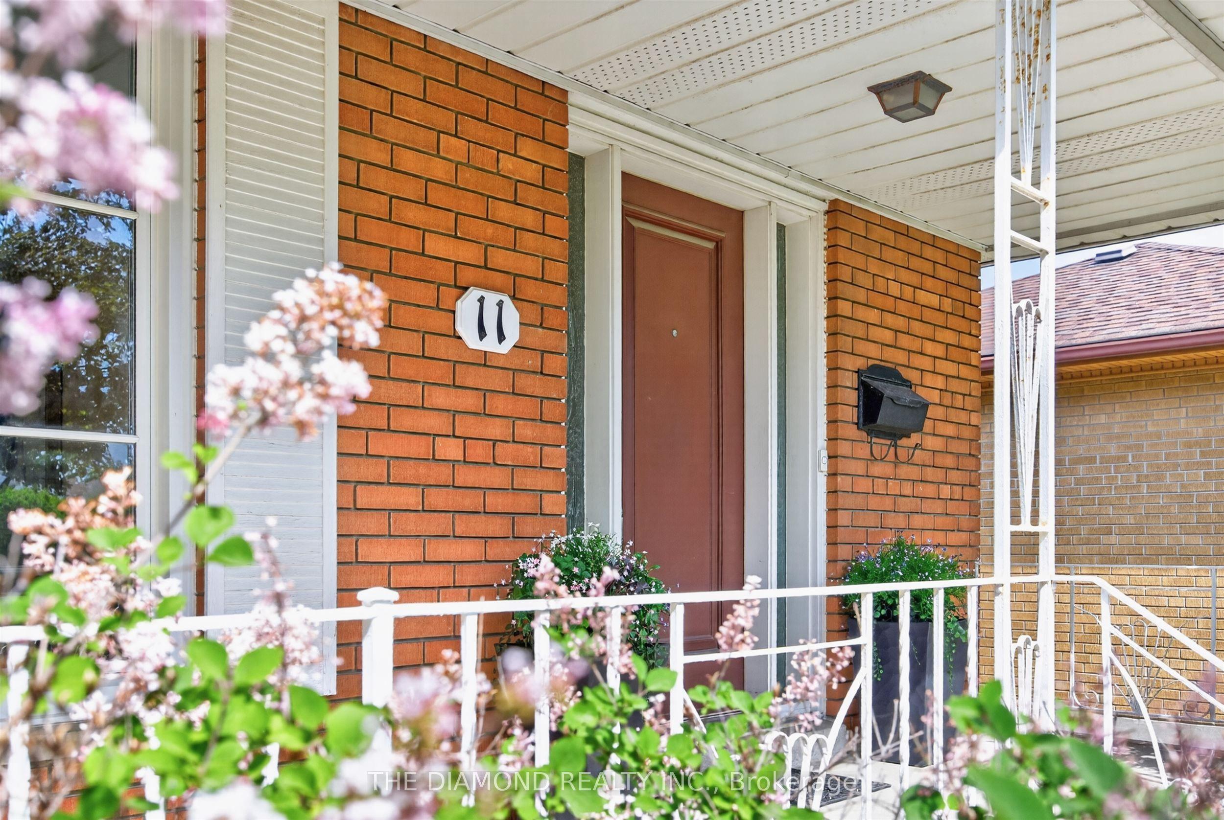 11 Swordbill Drive, Toronto, ON M9A 4V3