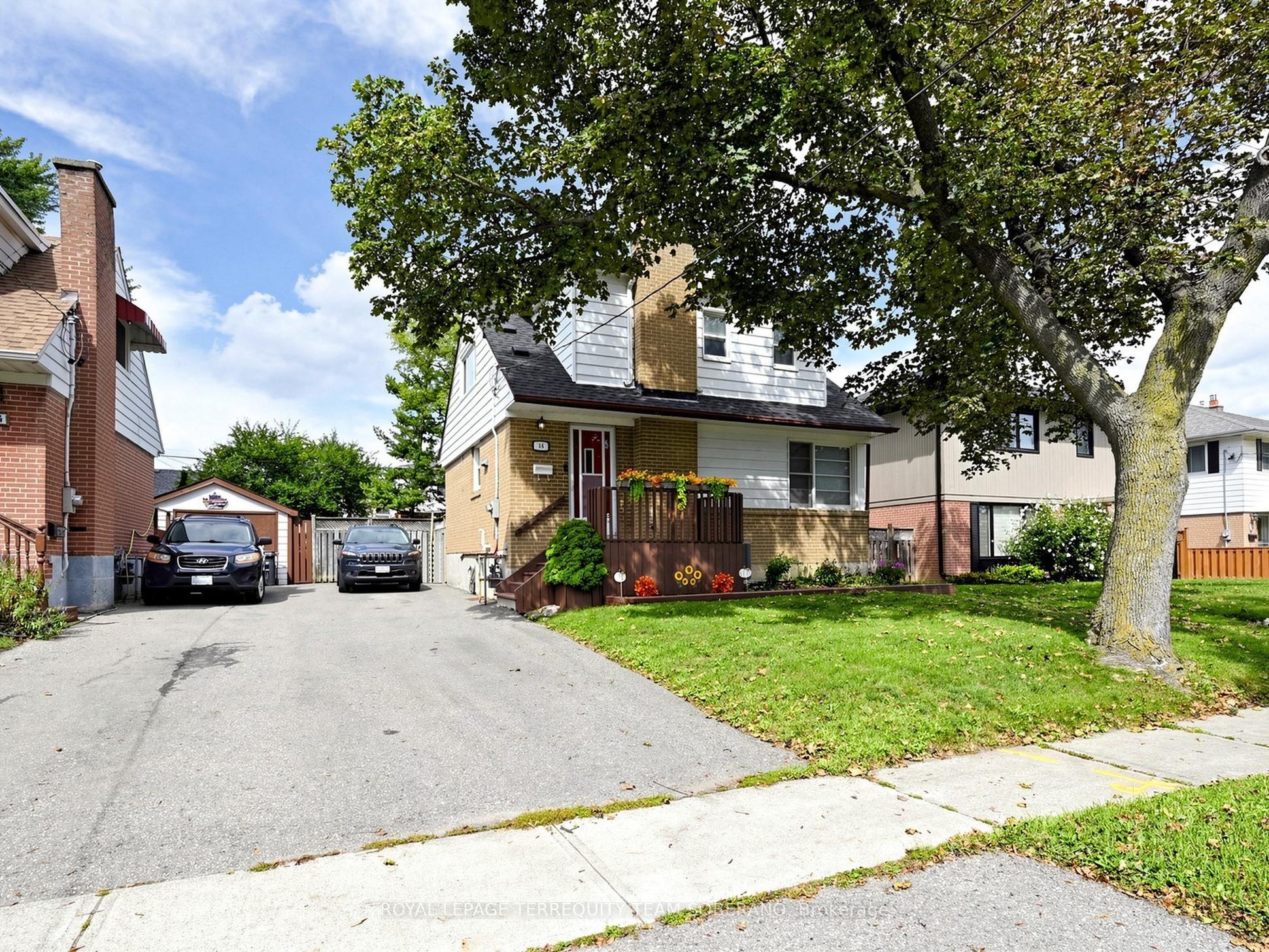 16 Clearbrooke Circle, Toronto, ON M9W 2E3