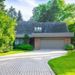 16 Colonial Crescent, Oakville, ON L6J 4K9